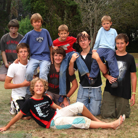 The-cousins - Action poses - Settlers Park - December 2009